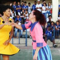 Projeto Pílulas Dançadas leva arte para colégio em Itapuã