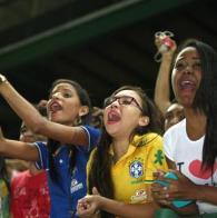 Público do show em prol do Martagão assiste a treino da Seleção