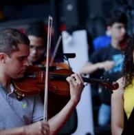 Ivete e Orquestra Juvenil ensaiam na véspera do show beneficente