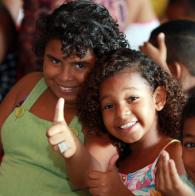 Camerata da Osba faz a festa de mães e filhos em escola de Itapuã