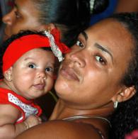 Camerata da Osba faz a festa de mães e filhos em escola de Itapuã