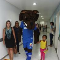 Em parceria com as Voluntarias o Cruzeiro  leva seu Mascote para visitar os pacientes do Martagão Gesteira