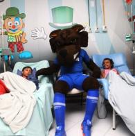  Em parceria com as Voluntarias o Cruzeiro  leva seu Mascote para visitar os pacientes do Martagão Gesteira