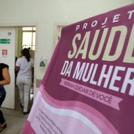 Voluntárias realizam inserção de DIU para mulheres de baixa renda