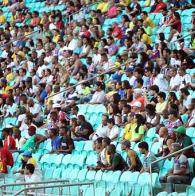 Com apoio das Voluntarias Jovens carentes assistem a partidas olímpicas na Arena Fonte Nova