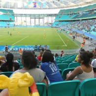 Com apoio das Voluntarias Jovens carentes assistem a partidas olímpicas na Arena Fonte Nova