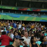 Com apoio das Voluntarias Jovens carentes assistem a partidas olímpicas na Arena Fonte Nova