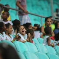 Com apoio das Voluntarias Jovens carentes assistem a partidas olímpicas na Arena Fonte Nova