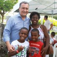 Comemoração de Natal com crianças no Palácio de Ondina Crianças de creches carentes celebram Natal com Voluntárias Sociais da Bahia