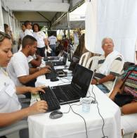 Idosos recebem serviços das Voluntárias Sociais como presente de Natal