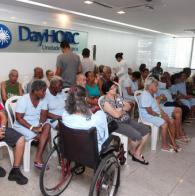 Cerca de 200 idosos são atendidos por um mutirão de cirurgias de catarata  Voluntárias Sociais proporcionam cirurgias de catarata a 200 idosos