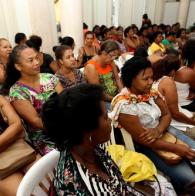 Voluntárias Sociais da Bahia entregam 260 óculos de grau as pacientes que foram atendidas no mutirão Março Mulher, ocorrido este ano Mais de 250 óculos são entregues para atendidas na Feira Março Mulher