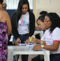 Voluntárias Sociais realizam ação de saúde e cidadania em Itapuã