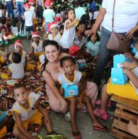 Voluntárias Sociais presenteiam mil crianças em tarde natalina