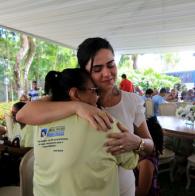 Idosos confraternizam o espírito natalino no Palácio de Ondina