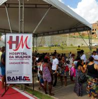Voluntárias Sociais da Bahia promovem a Feira Saúde e Cidadania, que dispõe de unidades móveis para realização de exames preventivos de câncer, atendimento oftalmológico, odontológico, expedição de documentos e brinquedoteca, na Avenida Gal Costa. Foto: Paula Fróes/GOVBA Feira Cidadã oferece serviços aos moradores de Sussuarana, São Marcos e Pau da Lima