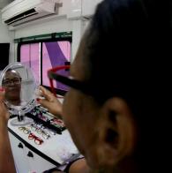 Voluntárias Sociais da Bahia promovem a Feira Saúde e Cidadania, que dispõe de unidades móveis para realização de exames preventivos de câncer, atendimento oftalmológico, odontológico, expedição de documentos e brinquedoteca, na Avenida Gal Costa. Foto: Paula Fróes/GOVBA Feira Cidadã oferece serviços aos moradores de Sussuarana, São Marcos e Pau da Lima