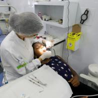 Voluntárias Sociais da Bahia promovem a Feira Saúde e Cidadania, que dispõe de unidades móveis para realização de exames preventivos de câncer, atendimento oftalmológico, odontológico, expedição de documentos e brinquedoteca, na Avenida Gal Costa. Foto: Paula Fróes/GOVBA Feira Cidadã oferece serviços aos moradores de Sussuarana, São Marcos e Pau da Lima
