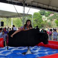 Voluntárias Sociais da Bahia promovem a Feira Saúde e Cidadania, que dispõe de unidades móveis para realização de exames preventivos de câncer, atendimento oftalmológico, odontológico, expedição de documentos e brinquedoteca, na Avenida Gal Costa. Foto: Paula Fróes/GOVBA Feira Cidadã oferece serviços aos moradores de Sussuarana, São Marcos e Pau da Lima