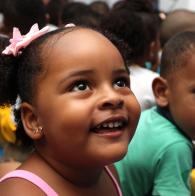 Voluntárias Sociais entregam material escolar em creche de Salvador