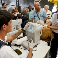 A Feira Cidadã, promovida pelas Voluntárias Sociais da Bahia (VSBA), está oferecendo, durante esta quinta-feira (12), serviços de saúde e cidadania para população do município de Catu e cidades vizinhas, na região nordeste do estado. Voluntárias Sociais levam serviços de saúde e cidadania para Catu