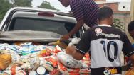 Voluntárias fazem doação para desabrigados do bairro de Pirajá